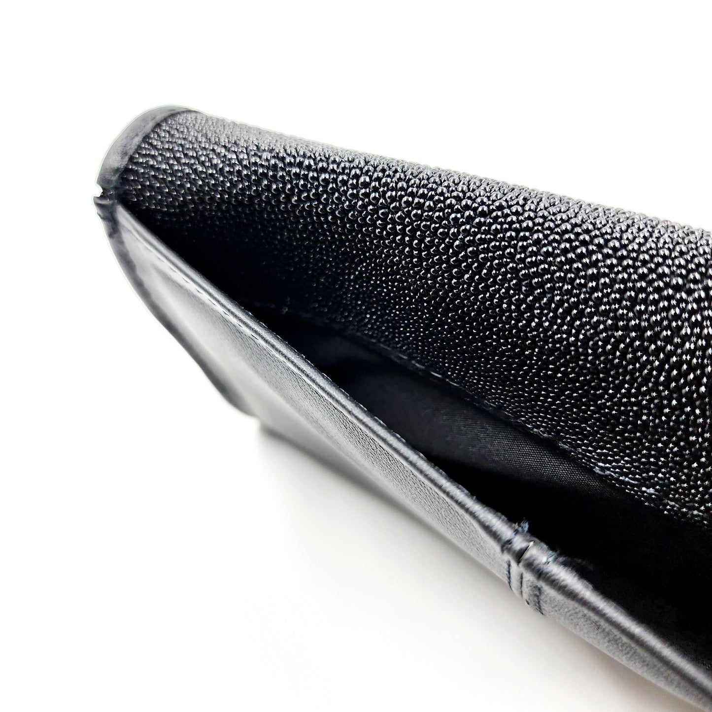 Central: Cartera Mantarraya (para ella).