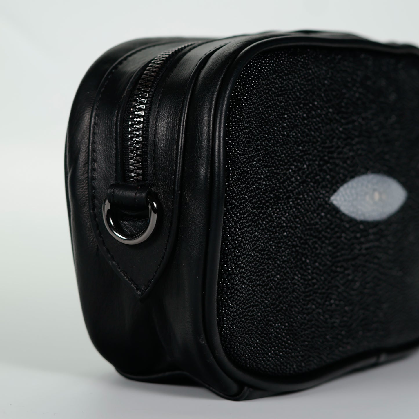 XL Coliseum: King Manta Ray. Shoulder strap
