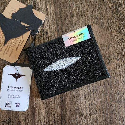 Central: Mantarraya Wallet (for him).