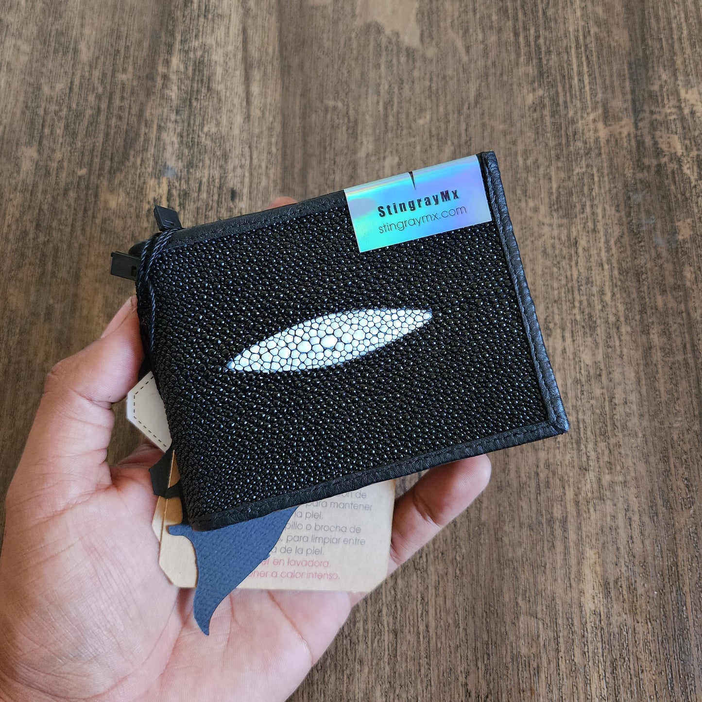 Central: Mantarraya Wallet (for him).