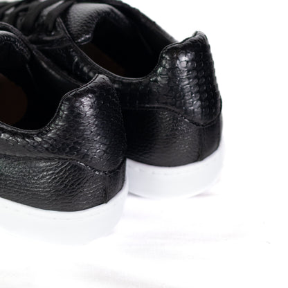 Tenis Piel Pitón . Negro Suela Blanca. NUEVA VERSIÓN