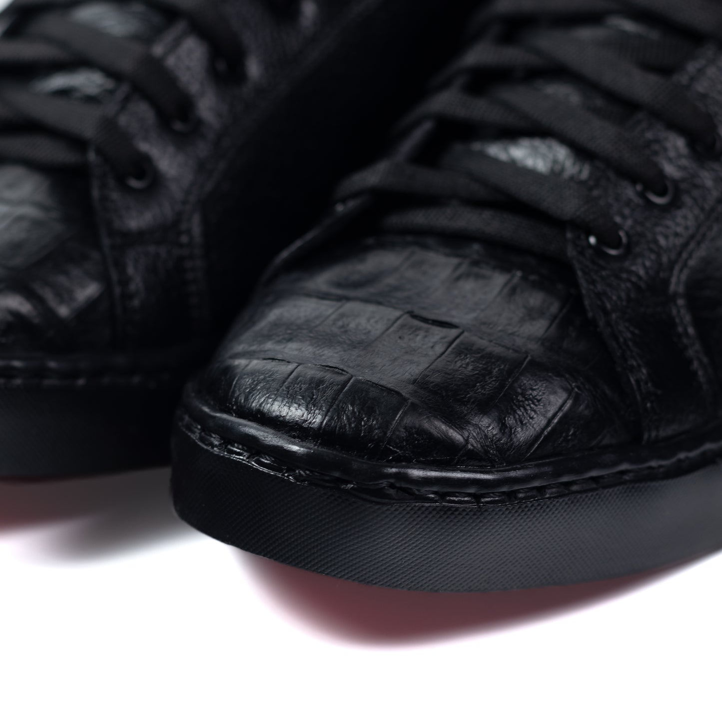 Tenis Caiman Negro.
