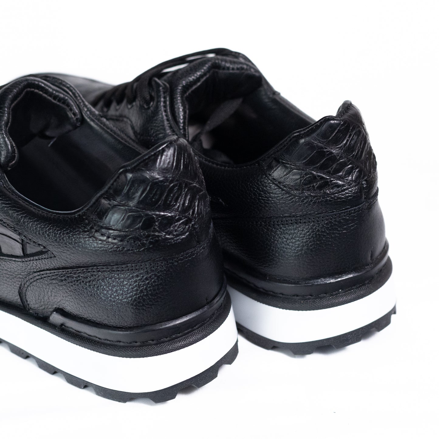 Tenis Piel Caiman. Negro. Casual.
