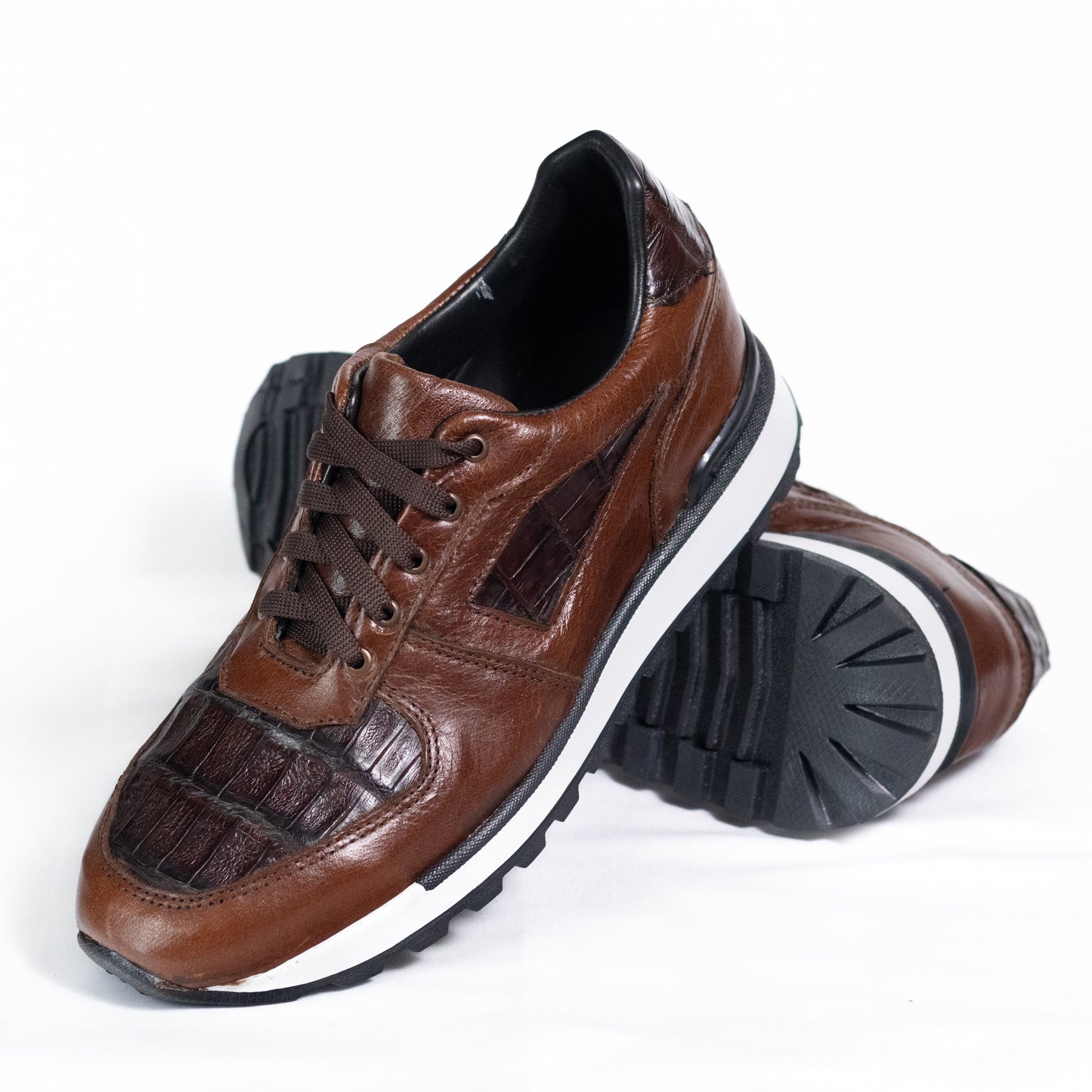 Tenis Piel Caiman. Café. Casual.